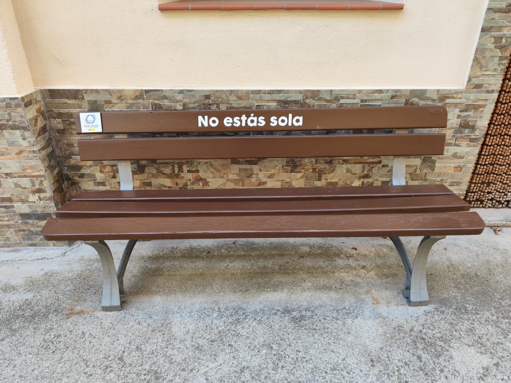 Imagen El Ayuntamiento de Perarrúa lanza una campaña de concienciación en el mobiliario urbano para fomentar la igualdad y prevenir la violencia de género